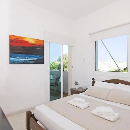 Aretina * Paralimni